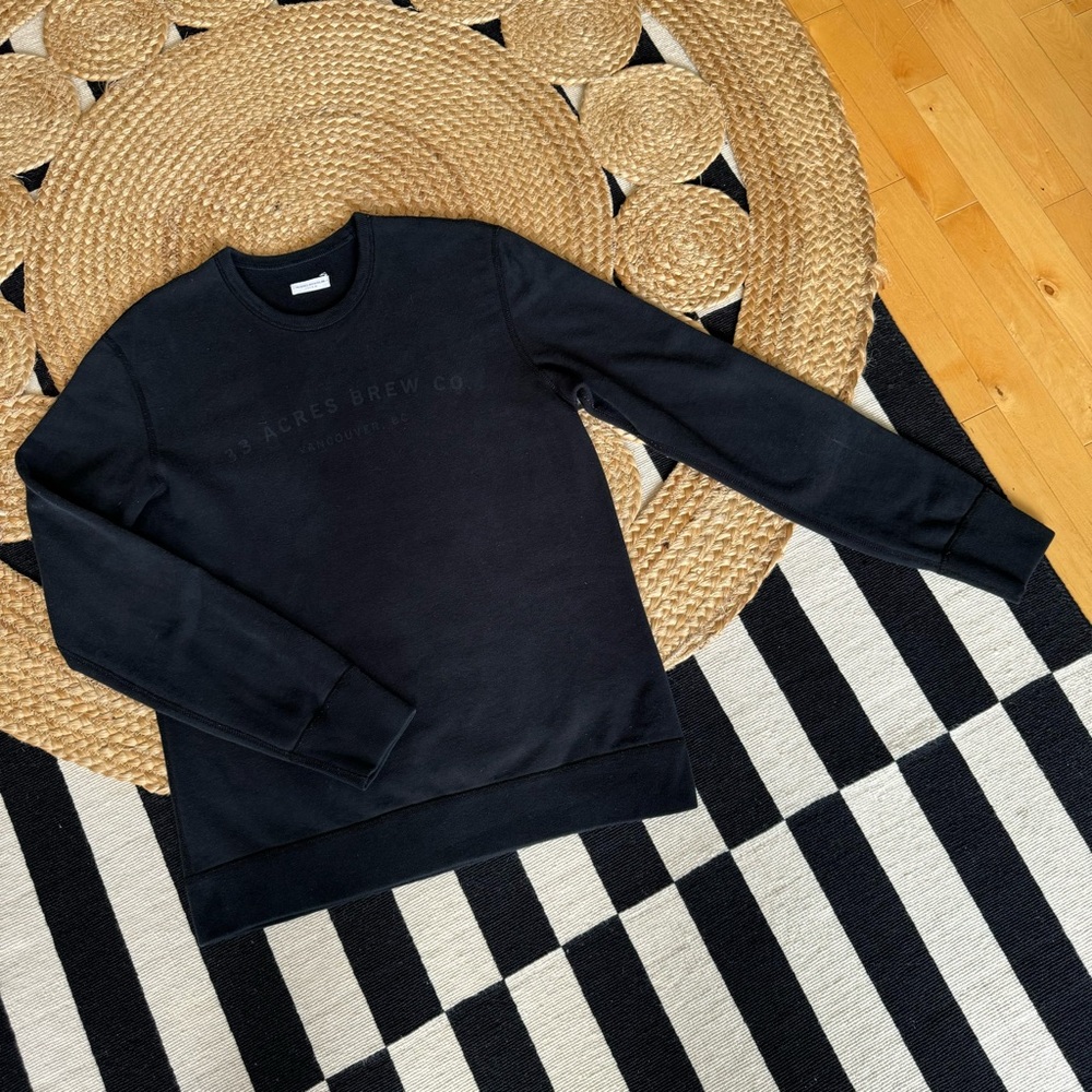 33 Acres Brew Co. (Vancouver) crew neck sweatshirt, Unisex Medium.